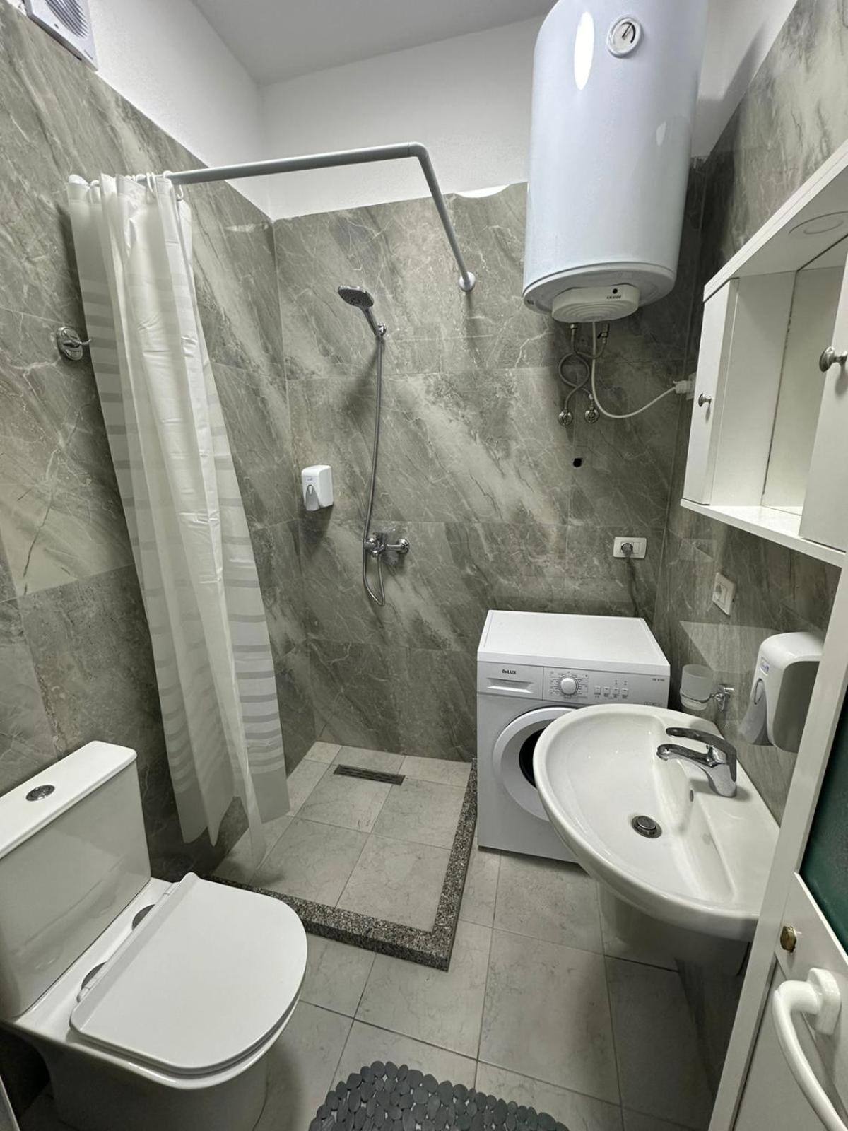 Xhiro N'Shkoder Apartments ภายนอก รูปภาพ